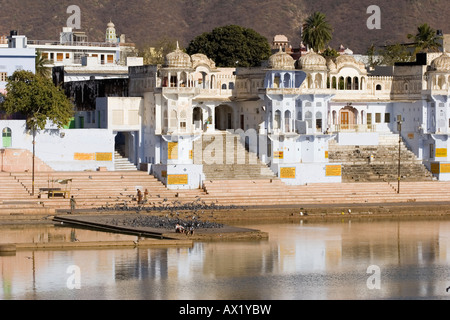 Ghats und Tempel in Pushkar Rajasthan Indien Stockfoto