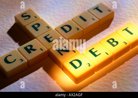 SCRABBLE BRETTSPIEL BUCHSTABEN CREDIT VERBRINGEN DEBT Stockfoto