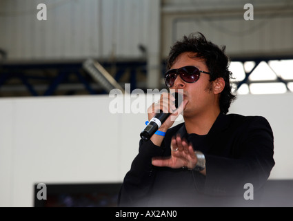 Der kanadische Singer-Songwriter Raghav gastiert auf der Asian Lifestyle Show, London Olympia, 14th. Juli 2006 Stockfoto