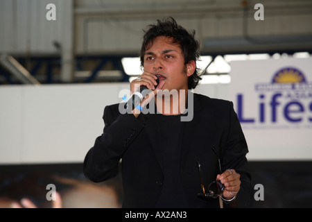 Der kanadische Singer-Songwriter Raghav gastiert auf der Asian Lifestyle Show, London Olympia, 14th. Juli 2006 Stockfoto