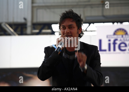 Der kanadische Singer-Songwriter Raghav gastiert auf der Asian Lifestyle Show, London Olympia, 14th. Juli 2006 Stockfoto