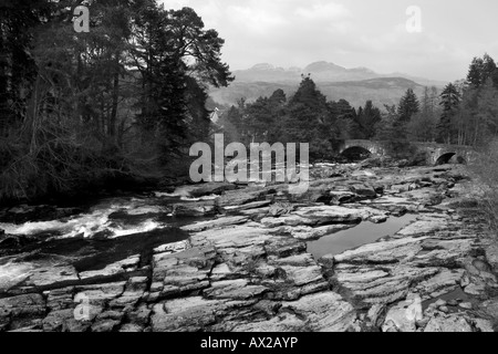 Fällt der Dochart bei Killin, im Ortsteil Mühltal in der Nähe von Loch Lomond und Trossachs National Park, Schottland Stockfoto