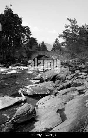 Fällt der Dochart bei Killin, im Ortsteil Mühltal in der Nähe von Loch Lomond und Trossachs National Park, Schottland Stockfoto