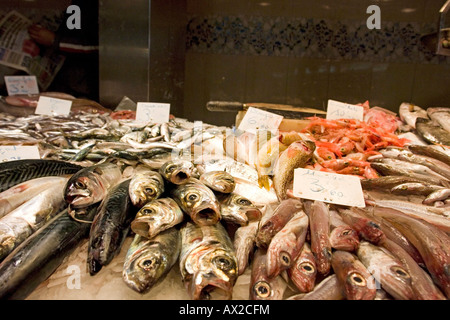 Fisch stand Essen Merkat de Boqueria Barcelona Spanien Stockfoto