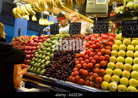 Obst stall Essen Merkat de Boqueria Barcelona Spanien Stockfoto