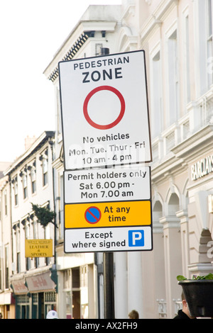 Fußgängerzone Zone Bereich in Abbeygate Street, Bury St Edmunds, Suffolk, UK Stockfoto