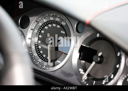 Aston Martin V8 Vantage-dashboard Stockfoto