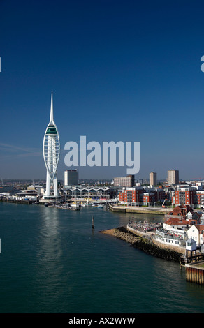 Spinnaker Tower und Gunwarf Kais Portsmouth (Hampshire) Stockfoto