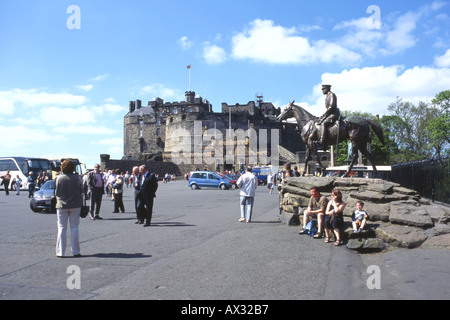 Edinburgh Castle Esplanade mit Field Marshall Sir Douglas Haig-Statue im Vordergrund Stockfoto