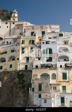 Bauwerke Turm von den steilen Klippen in der Stadt Amalfi, Kampanien, Italien Stockfoto