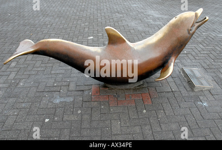 Die Famos Pilze der Delphin-Statue in der Gälisch sprechen Fischen Dorf von Dingle in Irland 15 08 06 Stockfoto