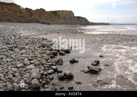 Eine geologische SSSI am Kilve Beach in North Somerset mit Kalkstein-Plattformen Stockfoto