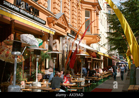 Berlin Mitte Oranienburgerstrasse Restaurants Bars Nachtleben vor Ort asiatisches Restaurant im Freien im Sommer Stockfoto