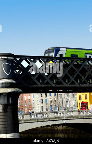 DART-Zug in Dublin, Irland. Stockfoto