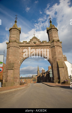 Royal Arch, Türmchen und Keystone, Fettercairn, Aberdeenshire, Schottland Großbritannien Stockfoto