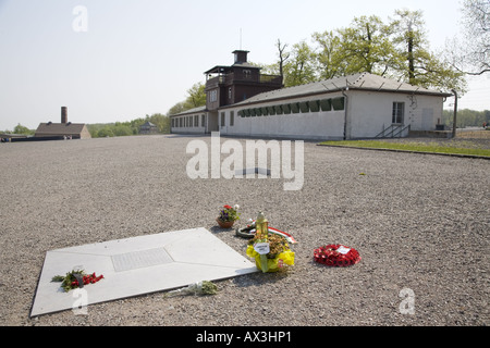 Camp Eingangstor und Gedenktafel, Gedenkstätte Buchenwald Konzentration Lager Museum, Weimar, Deutschland Stockfoto