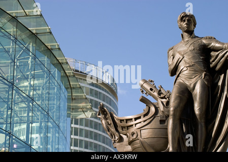 Birmingham City Centre umfasst Statue von Nelson, Stierkampfarena und Rotunde Stockfoto