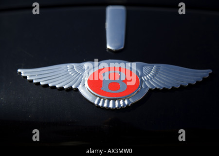 Bentley-Schild mit großen roten B und Flügel-logo Stockfoto