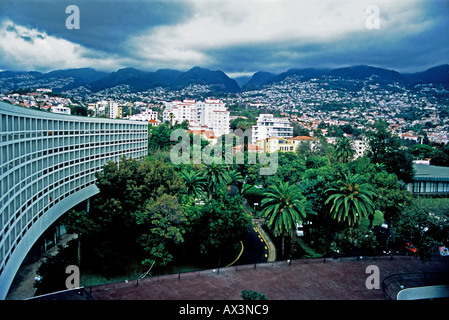 Madeira Funchal, sollen Blick über Funchal, mit das Carlton Park Hotel gebaut auf Pfählen Ansichten Stockfoto