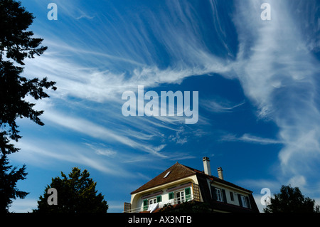 Cirruswolken genannt "Mares" Tails, auch bekannt als "Fallstreaks" Stockfoto