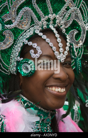 Brasilianisch-Stil Karneval mit Londons Sambaschulen in Islington, London, England, Vereinigtes Königreich Stockfoto