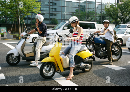 Menschen auf Rollern in Kyoto Kansai, Japan Stockfoto