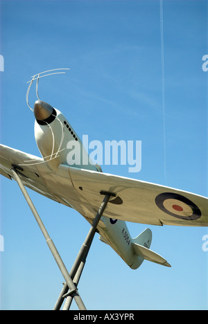 Modell des ursprünglichen Prototyp Spitfire draußen Southampton Eastliegh Flughafen wo legen Sie die erste Spitfore Flug dauerte Stockfoto