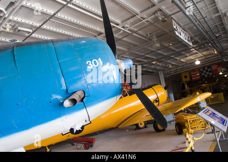 Exponate auf US Marine Flugzeugträger USS Lexington nun ein schwimmendes Museum vor Anker in Corpus Christi Bay Texas TX USA Stockfoto