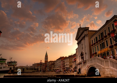 Sonnenuntergang über Piazza San Marco von Riva Degli Schiavoni Stockfoto