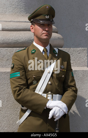 Ehrenwache vor der Präsidentschaftswahl Palacio De La Moneda Santiago Chile Südamerika Stockfoto