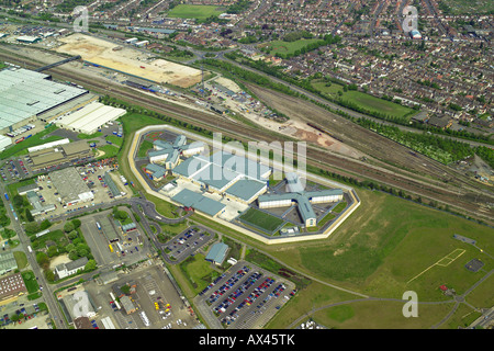 Luftaufnahme von Peterborough Gefängnis zeigt seine Nähe zum lokalen Gehäuse & Gewerbegebiete, auch bekannt als HMP Peterborough Stockfoto