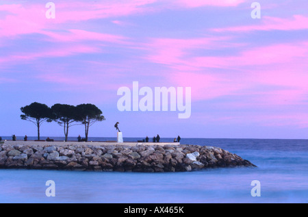Sonnenuntergang Sonnenaufgang bis Menton Stadtstrand Alpes-MAritimes 06 Cote d ' Azur französische Riviera Paca Frankreich Europa Stockfoto