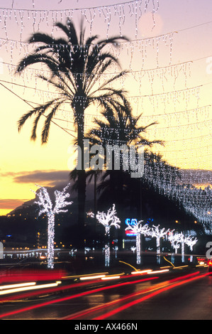 Weihnachten Nacht leuchtet und Dekoration nach Menton city Stockfoto