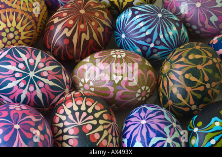 Sammlung von Easter Eggs (Pisanki) dekoriert mit Batik-Methode von Krystyna Majewska aus Danzig, Polen Stockfoto