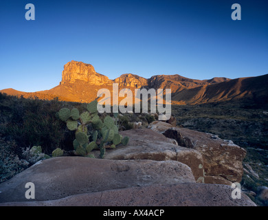 Sonnenaufgang am El Capitan Guadalupe Mountains Nationalpark Texas USA November 2005 Stockfoto