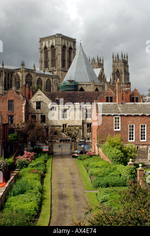 York Minster Schatzmeister-Haus-Gärten von Stadtmauern Stockfoto