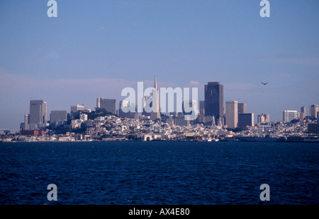 San Francisco gesehen von Alcatraz Bay Bridge auf der linken Seite Stockfoto