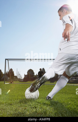 Menschen spielen Fußball Stockfoto