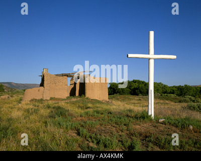 Die verlassenen Ruinen der Kirche Santa Rosa de Lima im Norden von New Mexico, war eine spanische Kirche aus dem frühen 18. Jahrhundert im Rio Chama Tal, Stockfoto