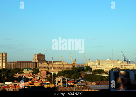 Panoramische Ansicht der Retiro Nachbarschaft einschließlich Hafen und Slum in Buenos Aires, Argentinien. Stockfoto