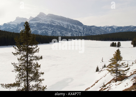 Kanada Alberta Banff Banff Nationalpark zwei Jack See zugefroren Stockfoto