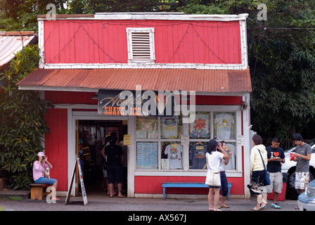 Kunden bei Aoki s Wassereis Hale'iwa Oahu Hawaii 16. Februar 2008 Stockfoto