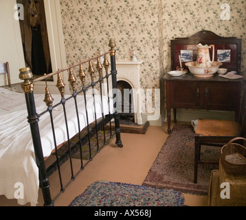 Ein Schlafzimmer in das DH Lawrence Birthplace Museum in Eastwood, Nottinghamshire East Midlands UK Stockfoto