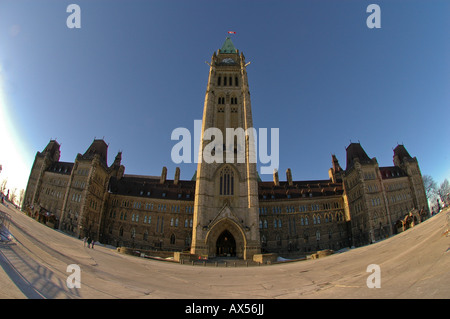 Canadas Parliament Hill Vorderansicht mit einem Pilz-Augenlinse in Ottawa Stockfoto