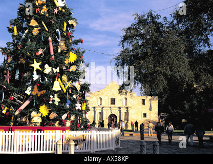 Weihnachtsbaum in Alamo Plaza, San Antonio, Texas, USA Stockfoto