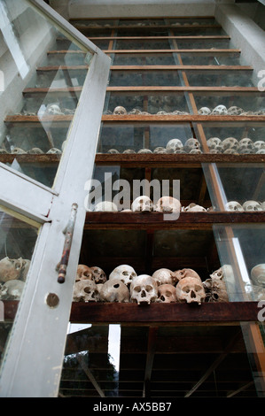 Schädel der Roten Khmer s Opfer bei der Tötung Felder Memorial von Choeung Ek in der Nähe von Phnom Pehn Kambodscha Asien Stockfoto