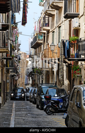 Gasse in der Altstadt von Cefalù Sizilien Sicilia Italien Italia Stockfoto