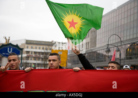 Ca. 300 Menschen protestieren gegen Angriffe auf kurdische Dörfer im Nordirak durch das türkische Militär am 26. Januar 2008 in Stockfoto