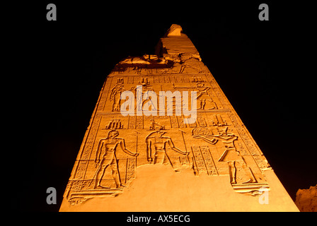 Kom Ombo Tempel bei Nacht, Hieroglyphen, Ägypten, Nordafrika Stockfoto