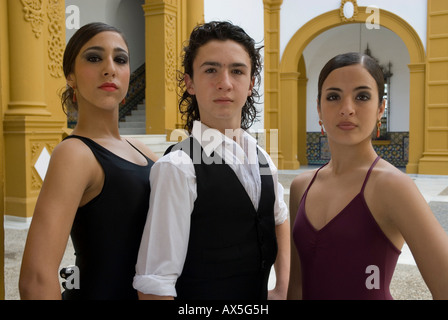 Spanische Flamenco-Gruppe üben in das Conservatorio de Danza, Sevilla, Andalusien, Spanien, Europa Stockfoto